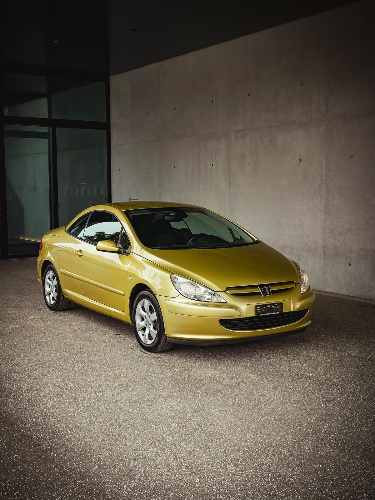 Peugeot 307 CC — front three-quarter view with the hardtop closed