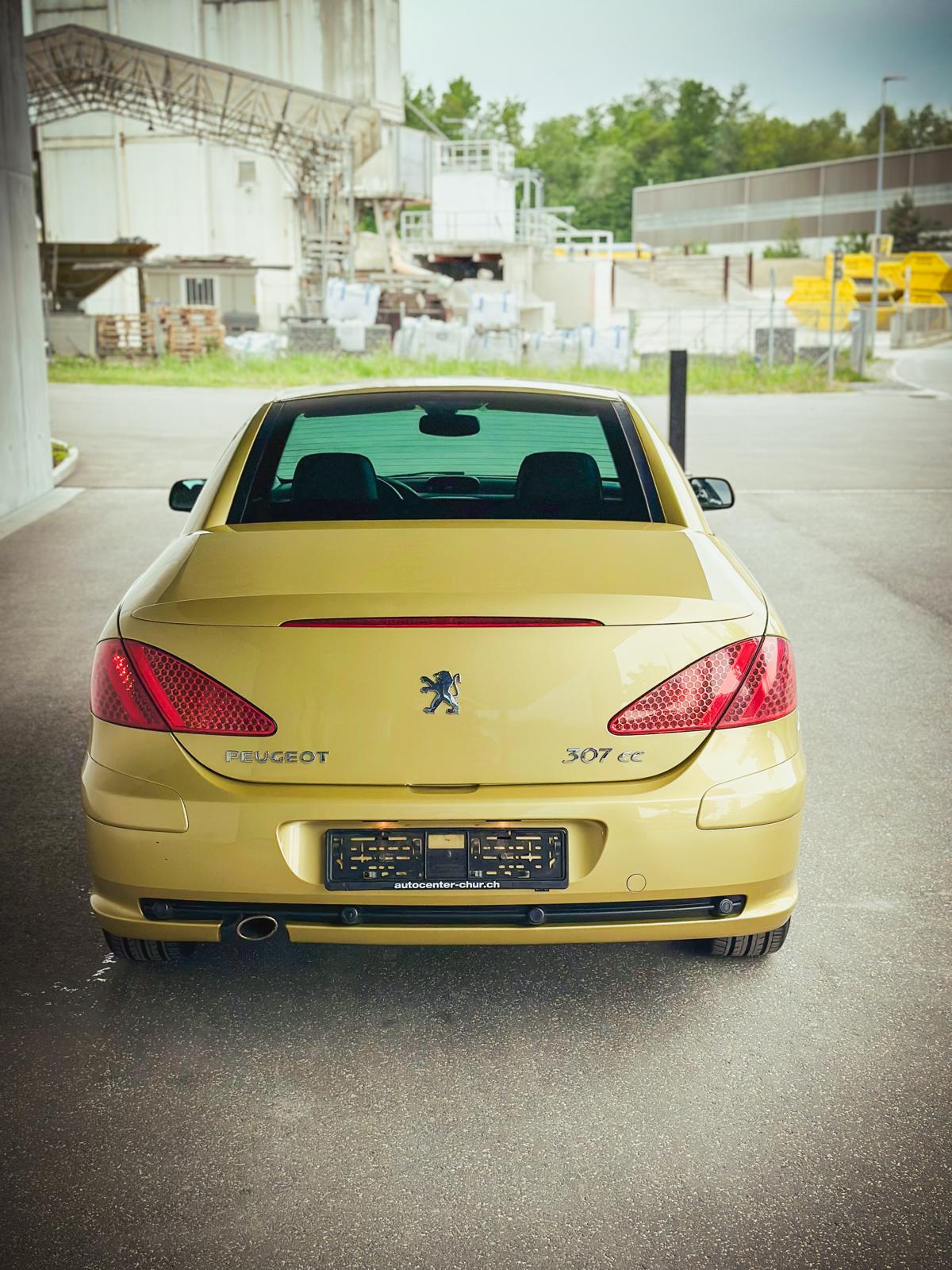 Peugeot 307 CC seen from the rear with the hardtop closed